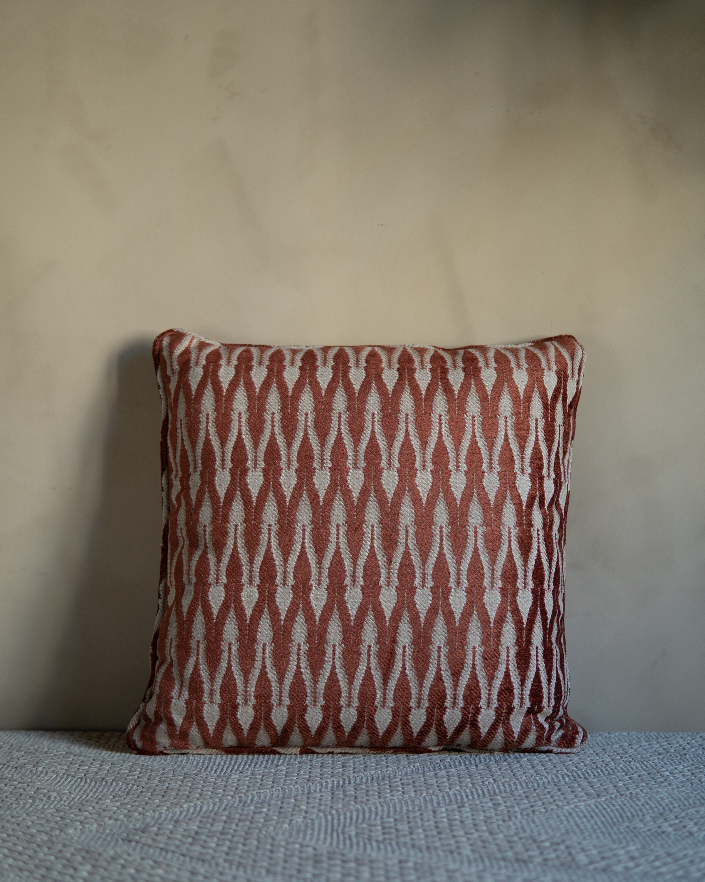 etesia cushion cover, front view